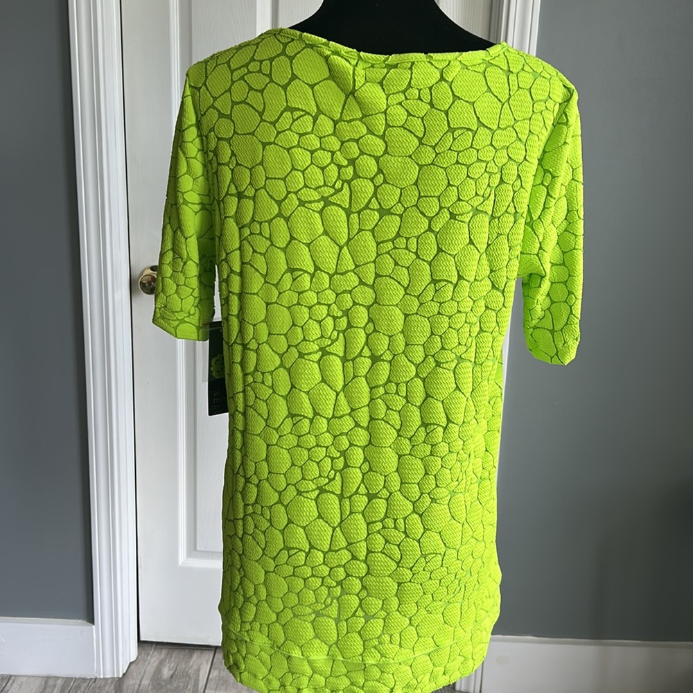 Ali Miles Neon Green Textured Short Sleeve Top - Picture 4 of 8